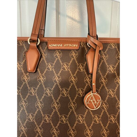 ADRIENNE VITTADINI Large 21 x 14 x 6 Padded Laptop Tote Bag NWOT Brown Tan Logo - Picture 1 of 16